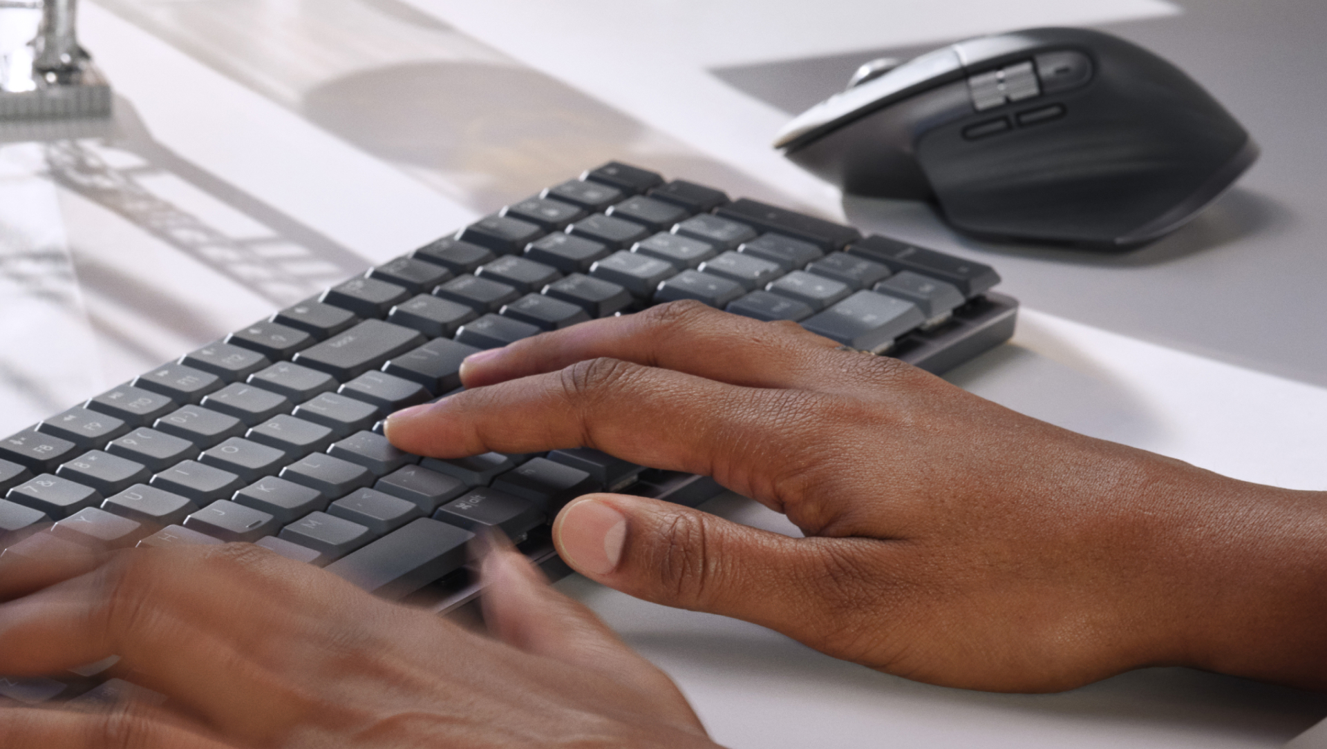 Bàn phím cơ không dây Logitech MX Keys Mechanical Mini Wireless Bluetooth 